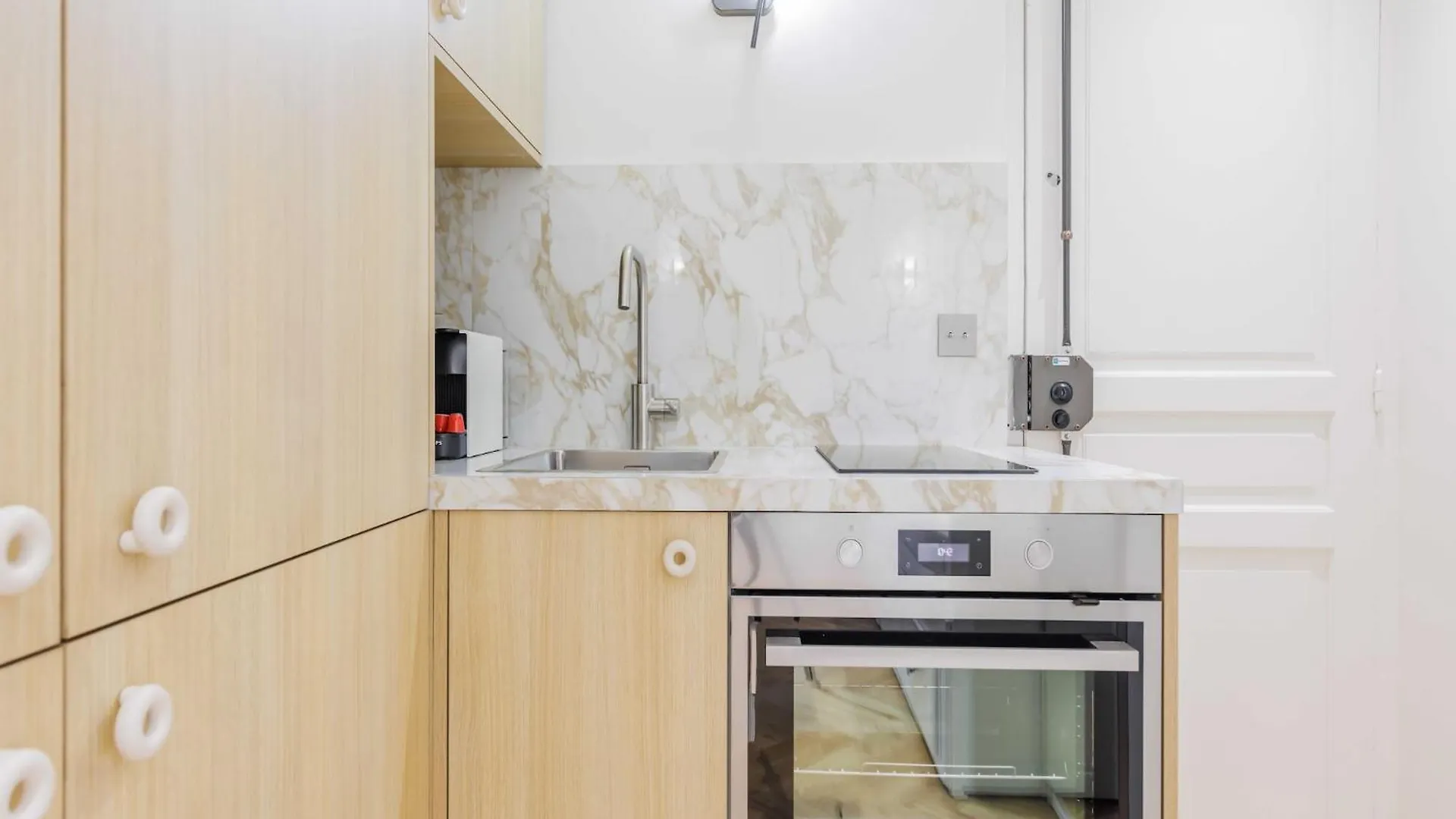 Modern Studio -2P- Near Montmartre location